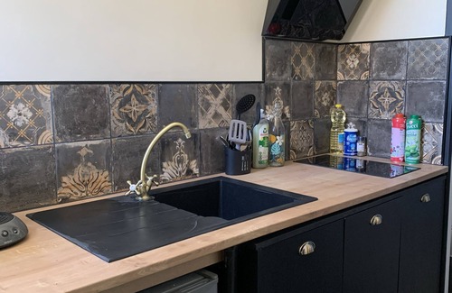 Pradines Apartment | Charmant Studio au Calme en Rez de Chaussée Avec Pierres Apparentes