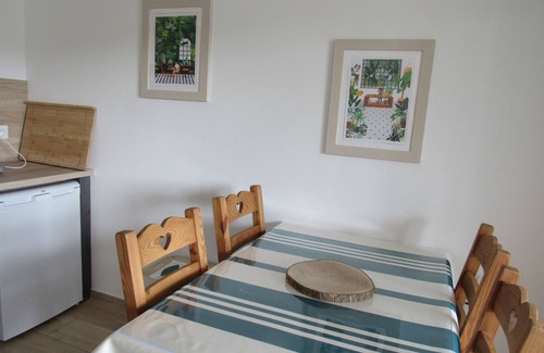 Formigueres Apartment | Charmant Studio Avec Parking et Garage Pour Déposer en Sécurité vos Équipements