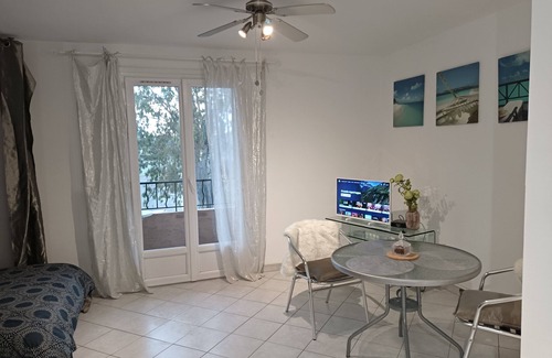 La Garde Apartment | Charmant Studio Design et Paisible Proche de la mer Avec Parking Gratuit