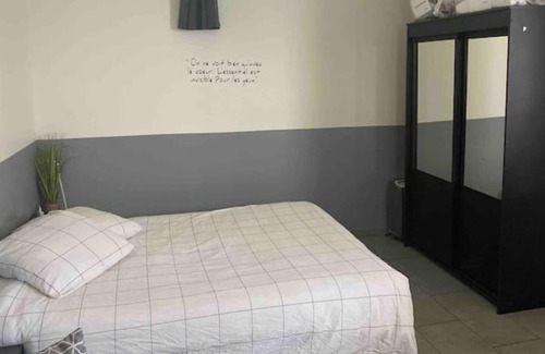 Sucy-en-Brie Apartment | Charmant Studio