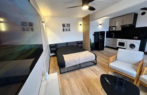 Poteries Apartment | Charmant Studio Neuf, Hypercentre, Parking, Balcon