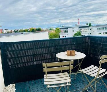 Poteries Apartment | Charmant Studio Neuf, Hypercentre, Parking, Balcon