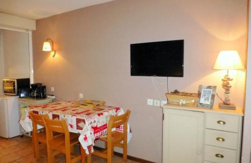 Brides-les-Bains Apartment | Charmant studio pour 4 pers. avec balcon, parking et wifi, à deux pas des Thermes et du centre village - FR-1-512-212