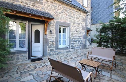 Mont-Dore Apartment | Charmant T2 au Mont-Dore, 38m², proche thermes, terrasse et wifi, résidence calme, parking à proximité - FR-1-608-252