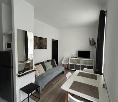 Givet Apartment | Charmant T2 centre ville