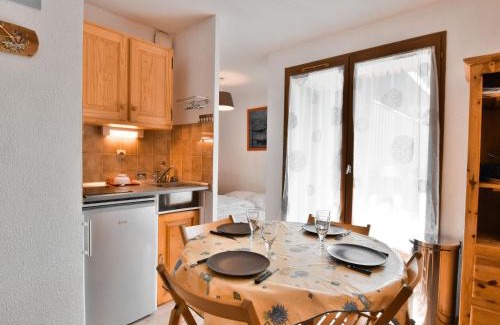 Bernex Apartment | Charmant T2 de 23m² à Bernex, proche pistes et randonnées, avec balcon et tout équipé - FR-1-498-34