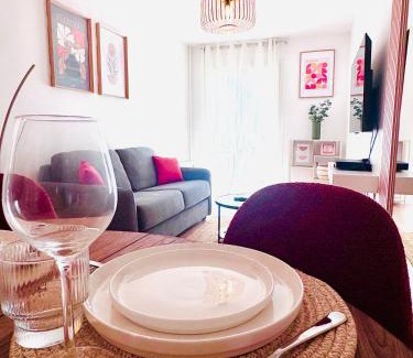 Le Landrel Apartment | Charmant T2 - Proche Métro et Parking facile