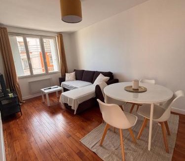 Rive Droite Apartment | Charmant T3 Vue Mer & Confort en Plein Centre