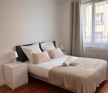 Rive Droite Apartment | Charmant T3 Vue Mer & Confort en Plein Centre