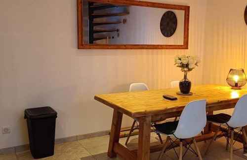 Novalaise House | Charmant Triplex plein centre
