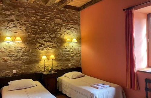 Sauvagny House | Charmante Bergerie avec Vue sur Château, Animaux Admis, Parking Privé - FR-1-489-13