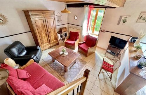Saint-Aubin-le-Monial House | Charmante fermette avec jardin clos et animaux admis à Saint-Aubin-le-Monial - FR-1-489-490