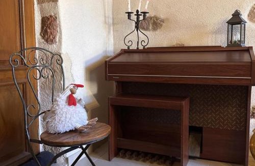 Deneuille-les-Mines House | Charmante Grange Rénovée avec Jardin et Wi-Fi - FR-1-489-408