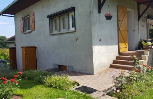 Minzier House | Charmante Maison Avec Grand Jardin, à 20 min de Geneve