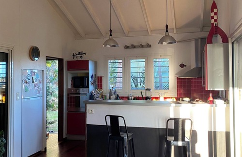 Saint-Leu House | Charmante Maison Bois Jardin Exotique aux Colimaçons à Environ 10min de Kélonia!