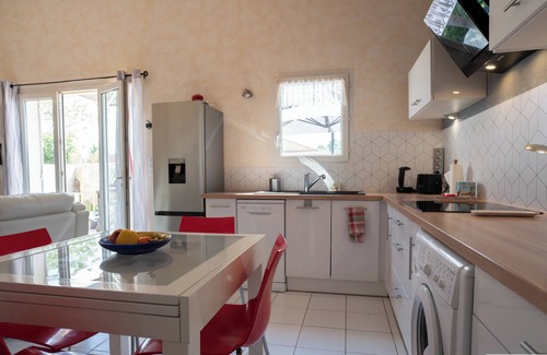Vias Villa | Charmante maison climatisée à 500m de la plage