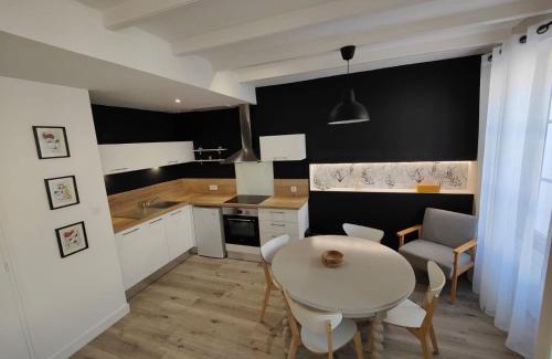 Petit Bourg House | Charmante maison de Ville , 4 personnes , LES HERBIERS