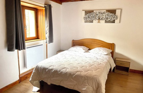 Annonay House | Charmante Maison en Pierre Chaleureuse, au Centre D'un Hameau Calme