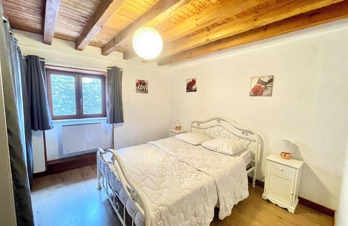 Annonay House | Charmante Maison en Pierre Chaleureuse, au Centre D'un Hameau Calme