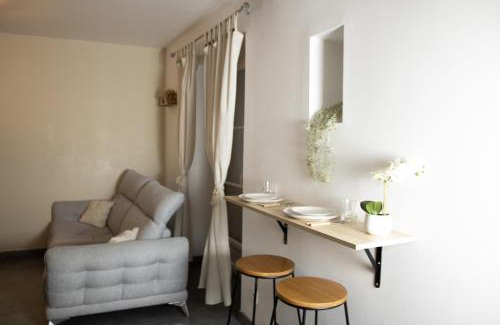 Nemours Apartment | Charmante maisonnette centre nemours