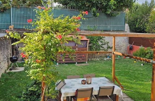 Etampes House | Charmante Maisonnette et son Petit Coin de Verdure