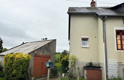 Dun-sur-Grandry House | Charmante Petite Maison Avec Jardin Clôturé