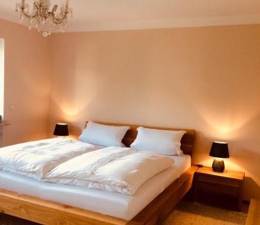 Unterwoessen Apartment | Charmantes Garten-Apartment: Erholung im Chiemgau