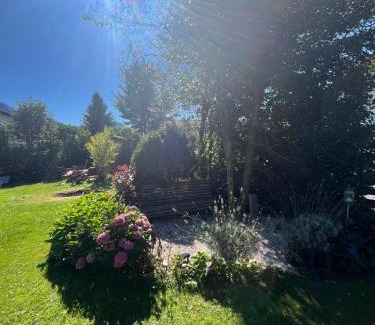 Unterwoessen Apartment | Charmantes Garten-Apartment: Erholung im Chiemgau