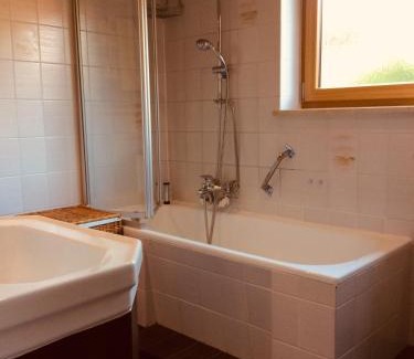 Unterwoessen Apartment | Charmantes Garten-Apartment: Erholung im Chiemgau