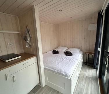 Kloster Lehnin Apartment | Charmantes Tiny House am See mit Outdoor-Sauna