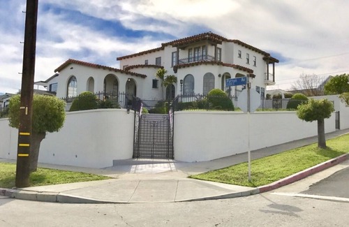 Northwest San Pedro Cottage | CharmCrashpad.Prkg.MinimialEssentials!