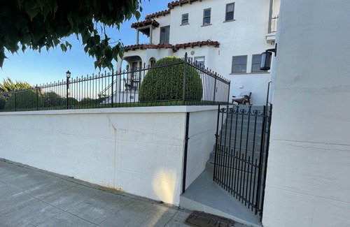 Northwest San Pedro Cottage | CharmCrashpad.Prkg.MinimialEssentials!