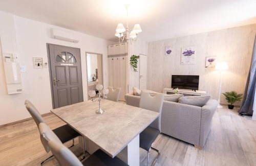 Riez Apartment | Charme et caractère au centre classé 3 étoiles