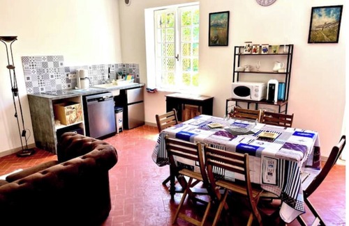 Lauzun House | Charme Rustique au Cœur D'un Village Médiéval