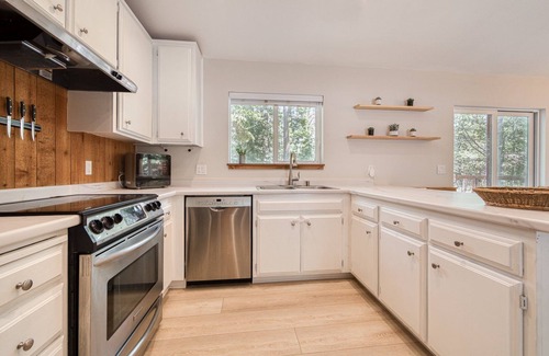 Truckee House | Charmed Cabin at Tahoe Donner by Tahoe Getaways - 2BR w/HOA Access
