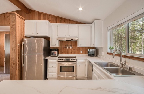 Truckee House | Charmed Cabin at Tahoe Donner by Tahoe Getaways - 2BR w/HOA Access
