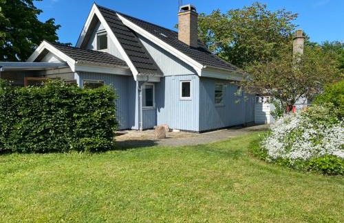 Vejlby Risskov House | Charmerende ældre sommerhus tæt på strand og city