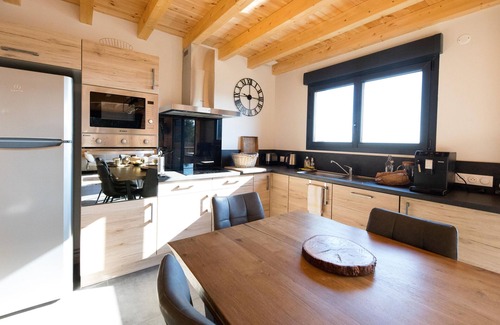Besse-et-Saint-Anastaise Ski Chalet | Charming chalet in Besse