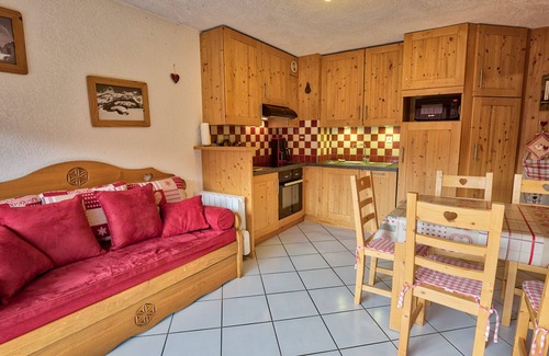 Notre-Dame-de-Bellecombe Apartment | Charming family apartment with parking and pets allowed