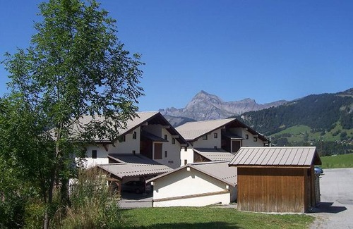 Notre-Dame-de-Bellecombe Apartment | Charming family apartment with parking and pets allowed