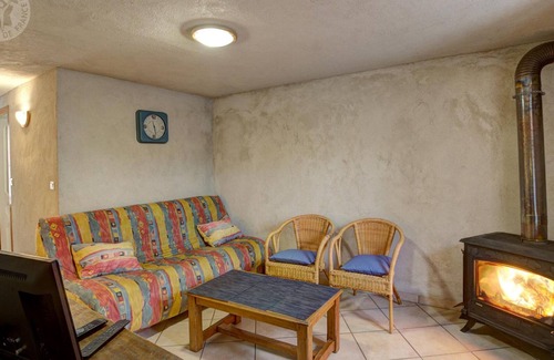 Saint-Bonnet-le-Courreau Cottage | Charming Cottage with Terrace, Wood Stove, Large Garden & Pet-Friendly in Saint-Bonnet-le-Courreau