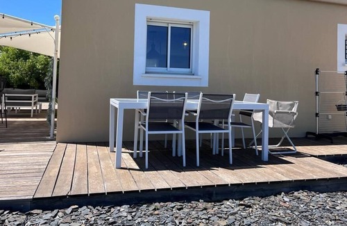 Saint-Clement-de-Riviere House | Charming air-conditioned house with swimming pool and nature views