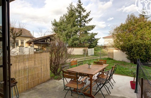 Saint-Just-Saint-Rambert Cottage | Charming house with large garden and modern amenities