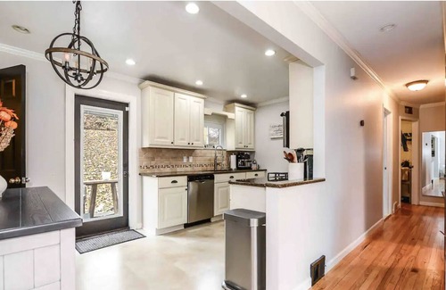 Milford House | Charming 4 Bedroom - Close to Downtown
