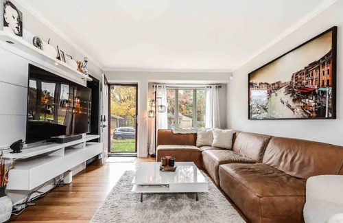 Milford House | Charming 4 Bedroom - Close to Downtown