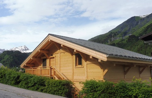 Les Contamines-Montjoie Apartment | Charming apartment in village center chalet, 3 bedrooms (5/6pers)