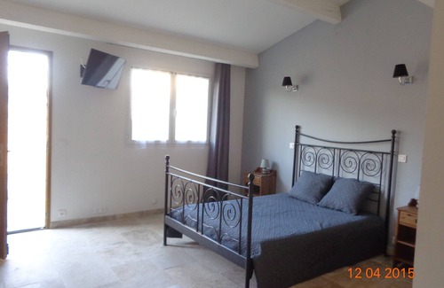Saint-Hilaire-d'Ozilhan Villa | CHARMING HOUSE NEAR PONT DU GARD
