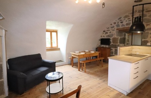 Saint-Jacques-des-Blats Cottage | Charming 1840 Cottage at Puy Griou's Foot, Near Ski & Medieval Towns, Fully Renovated