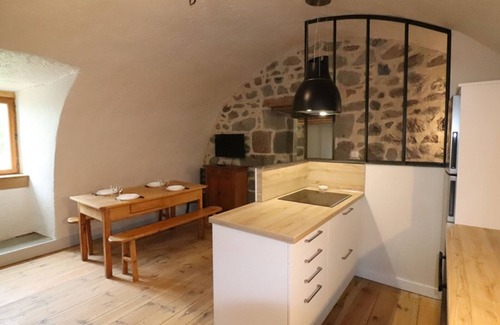 Saint-Jacques-des-Blats Cottage | Charming 1840 Cottage at Puy Griou's Foot, Near Ski & Medieval Towns, Fully Renovated