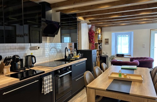 Saint-Nicolas-des-Biefs Cottage | Charming cottage with pets allowed and Wi-Fi in Saint-Nicolas-des-Biefs